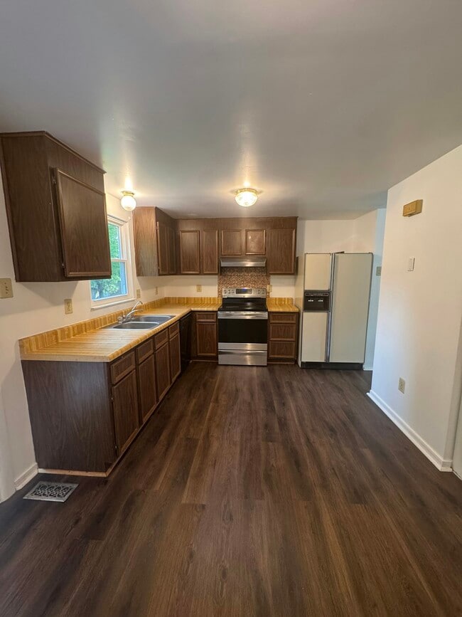 Photo - 6401 Brambleton Rd