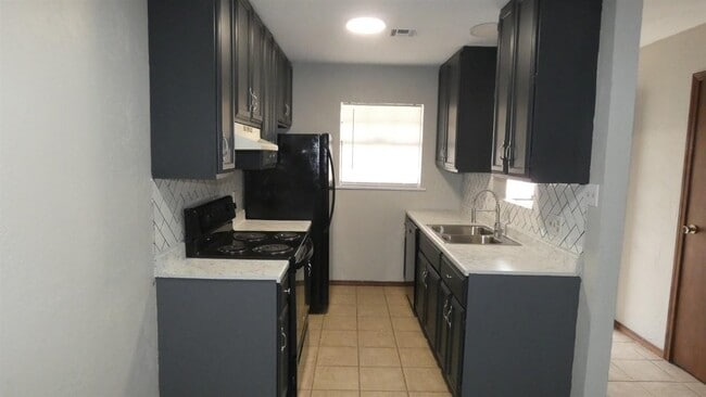 Photo - 6404 NW Birch Ave