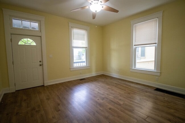 Photo - 4123 Lakeman St