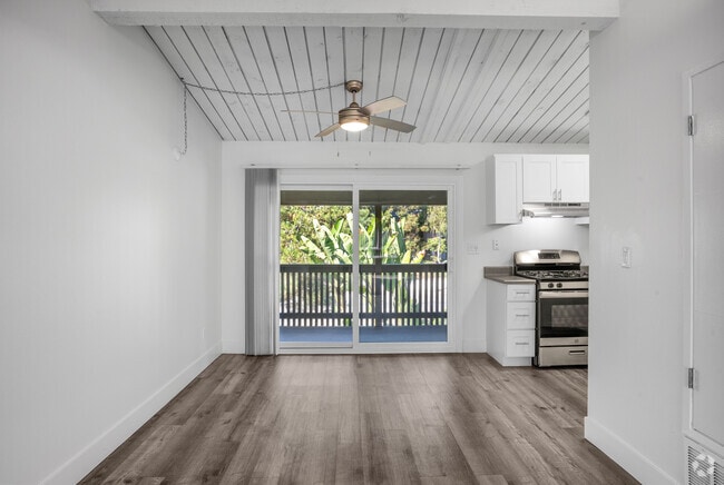 2BR, 2BA - 1056 SF - Idylwood Apartments