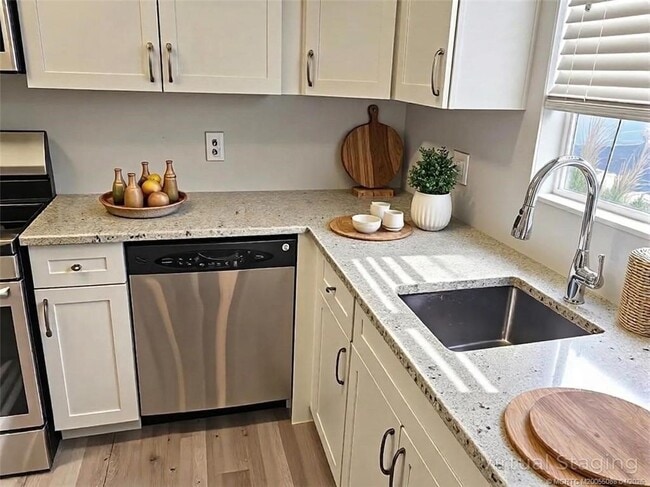 Photo - 8227 SE Croft Cir