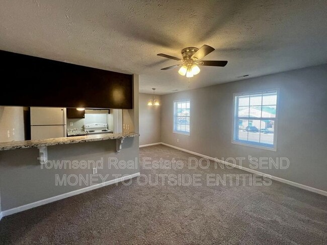 Building Photo - 1425 Ireland Dr