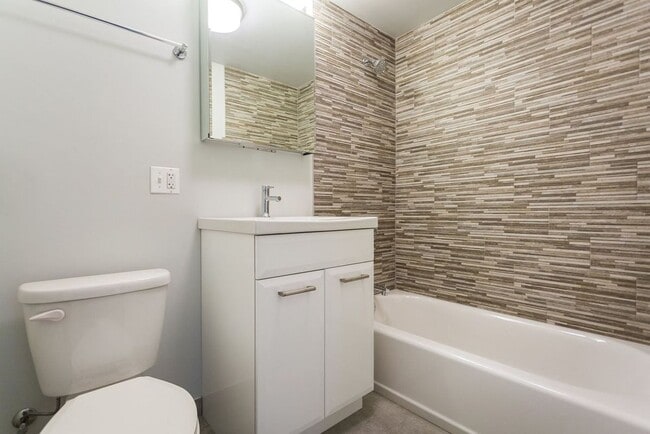 Photo - 6119 N Kenmore Ave