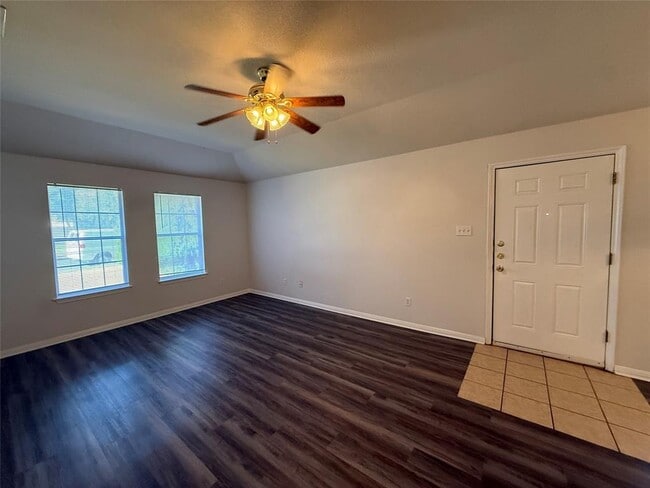 8713 Talyne Chaise Cir