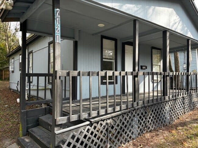 Building Photo - 7121 Bloxham Ave