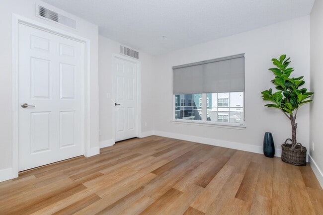 01b_923456 - North Pointe