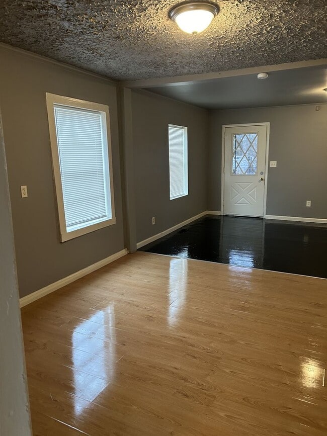 Photo - MOVE IN SPECIAL AVAILABLE!