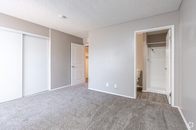 3BR, 2BA - 1,033SF - Primary Bedroom