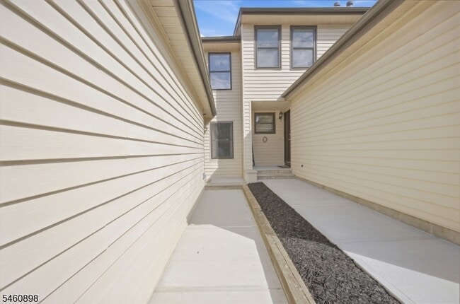 126 Locust Ct