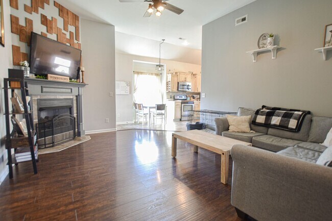 Photo - Pet Friendly Three Bedroom!