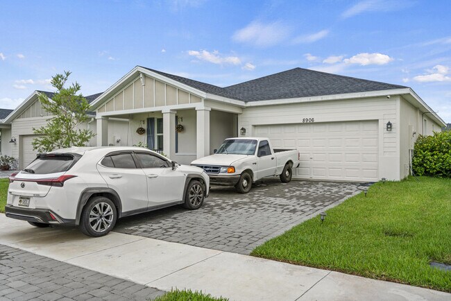 Photo - 8906 Dahlia Cir