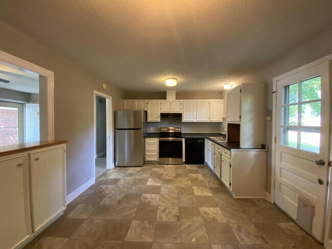 Photo - 1011 Brownlea Dr