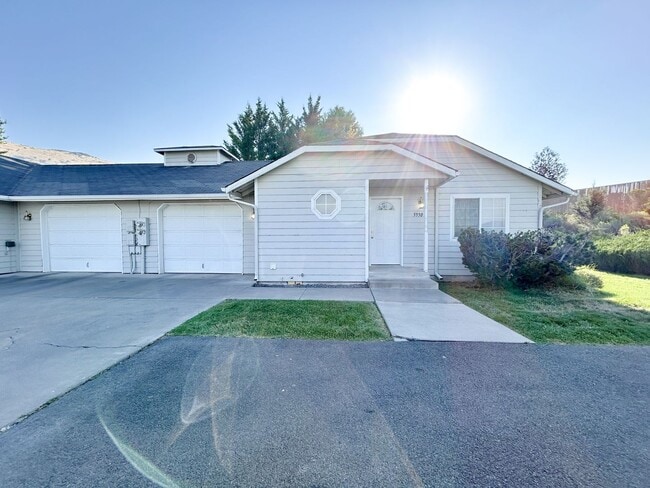 Building Photo - 5548 - 5550 Unit 5550