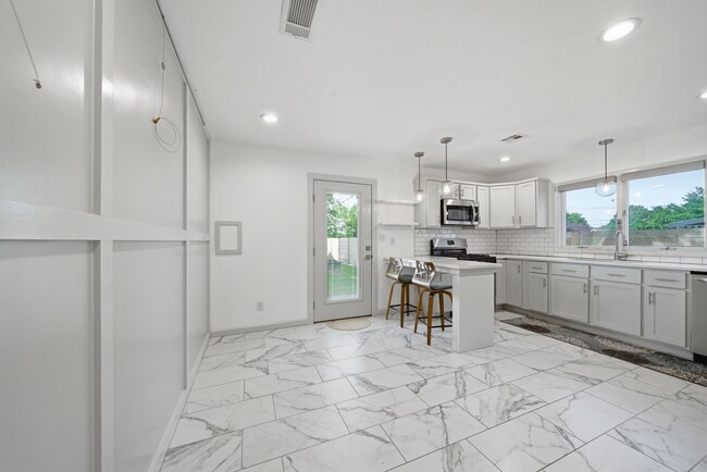 Photo - Updated 3 Bed, 1 Bath Home for Lease in Prime Midtown Location!