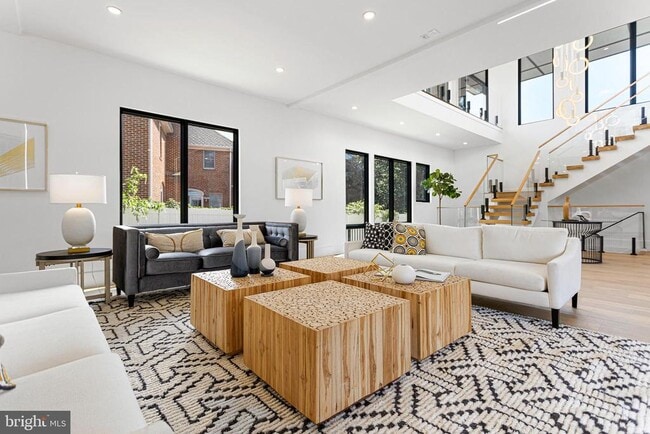 Photo - 1733 Chain Bridge Rd