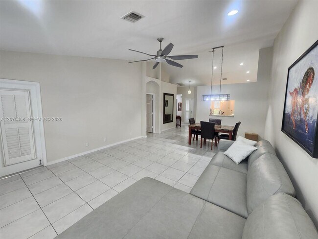 6053 Heliconia Rd