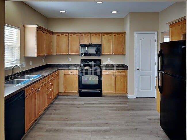 Photo - 1824 Baslia Ln