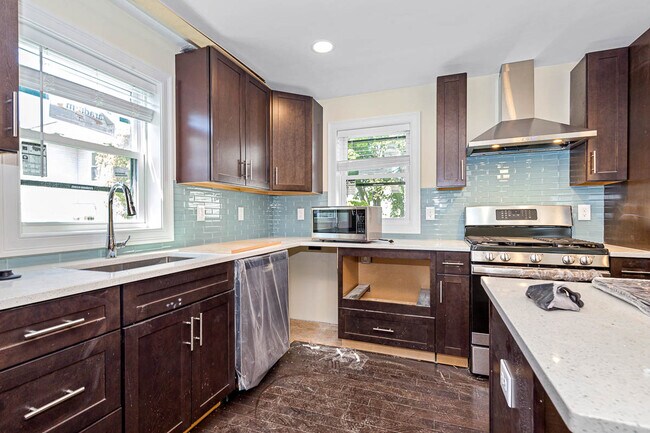 Photo - 70 Stanley Ave Unidad stanley ave