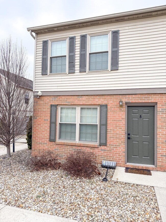 Building Photo - 631 Pebble Pl Dr Unit A