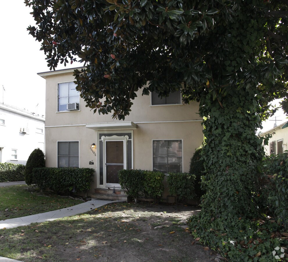 Photo - 10646-10648 1/2 Whipple St