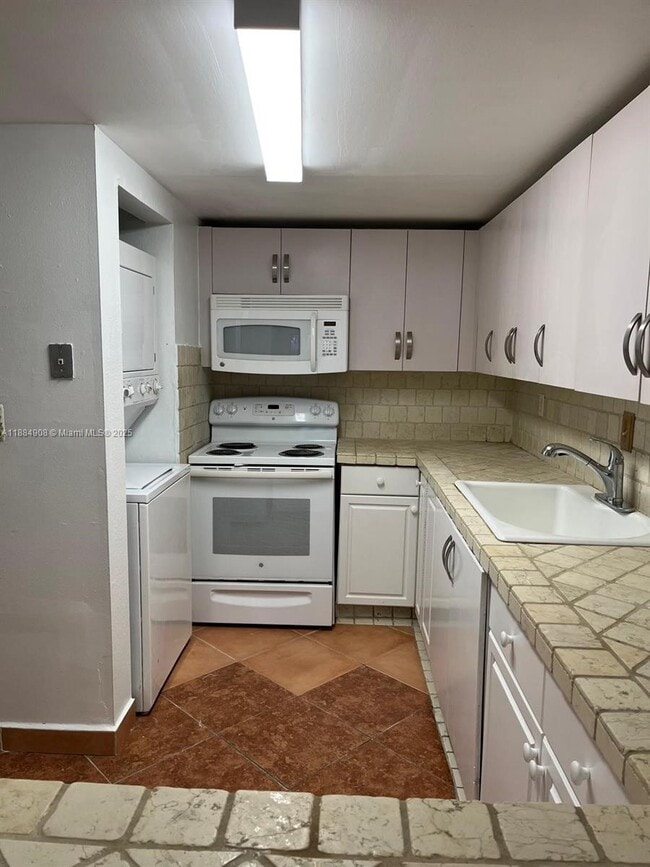 Building Photo - 10000 NW 80th Ct Unit 2108 Rental