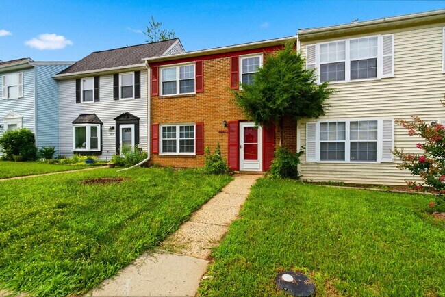 Beautifully Refreshed 3BR Townhome with Private Fenced Backyard in Brandy Station
