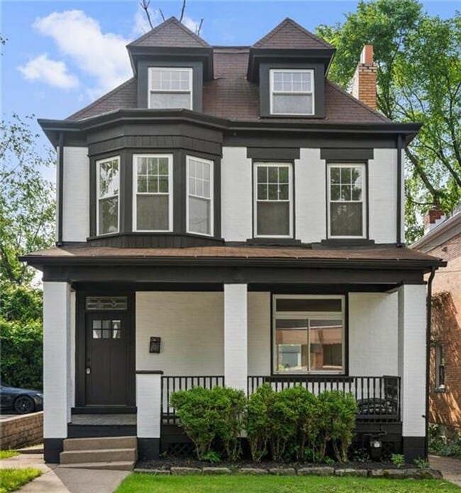 220 Dewey St