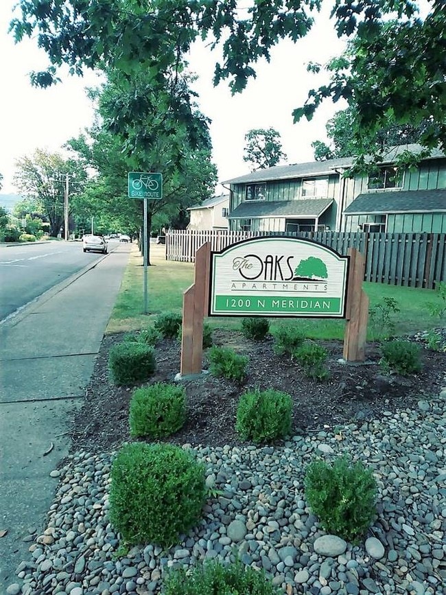 The Oaks - The Oaks Apartments