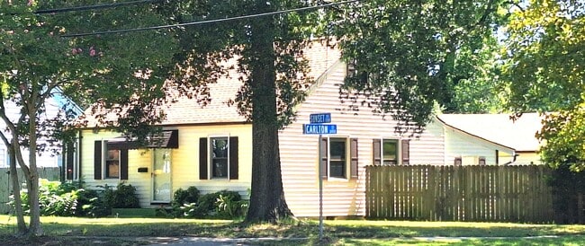 Building Photo - 1301 Sunset Dr Rental