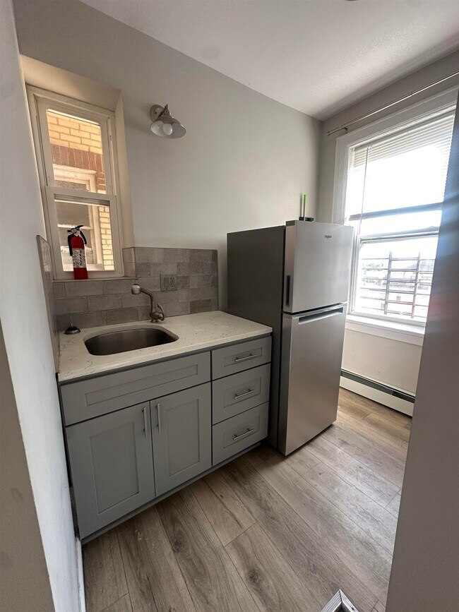 Building Photo - 218 63rd St Unit 11 Rental