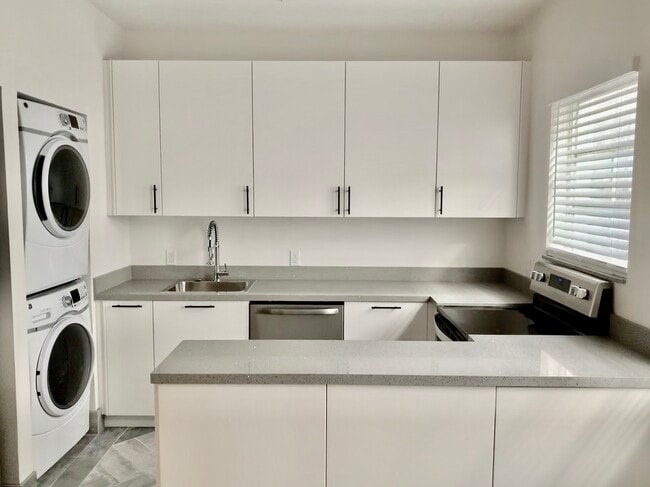 Building Photo - 1525 Pennsylvania Ave Unit 12