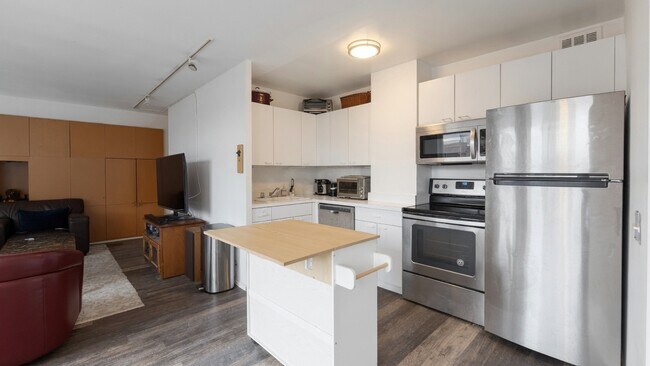 Photo - 2400 N Lakeview Ave Unit 614-15