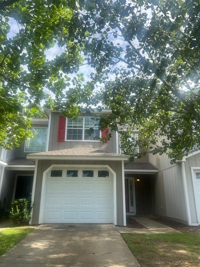 Building Photo - 102 Commons- COMING SOON