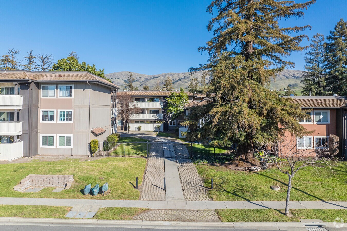 Entrance - Redwood Square Condominiums