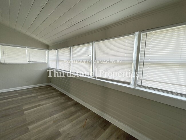 Photo - 318 E 19th St