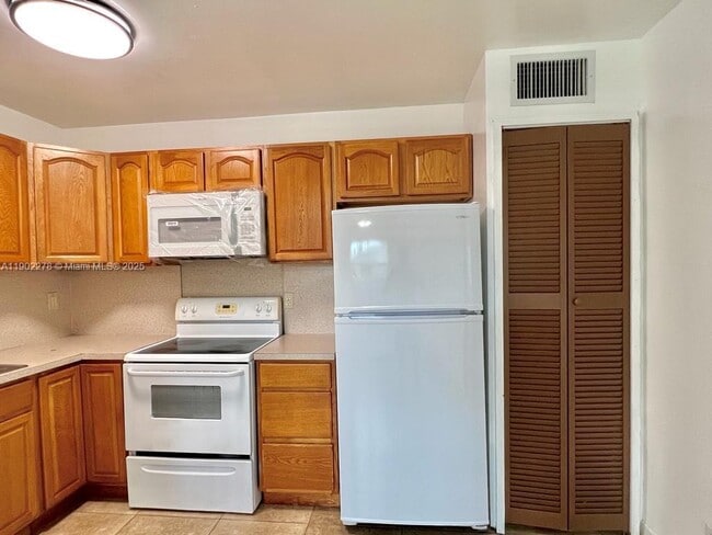 Photo - 1412 SW 41st Ave Unit REAR