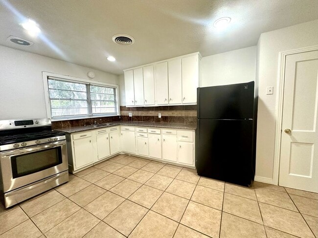 Photo - 6419 Thrush Dr