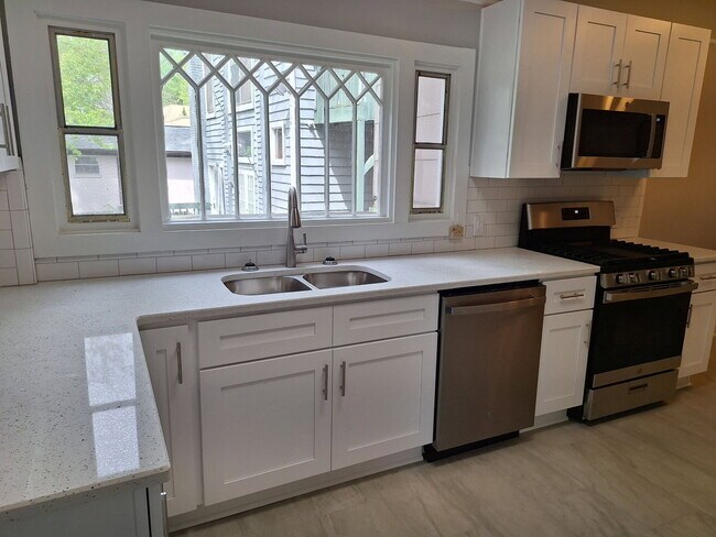 852 Monroe Dr NE Unit 2