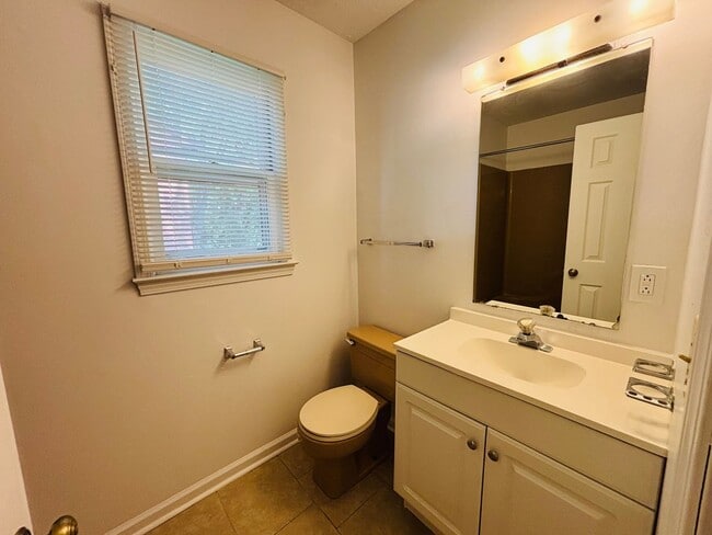Photo - 306 Woodbine Dr