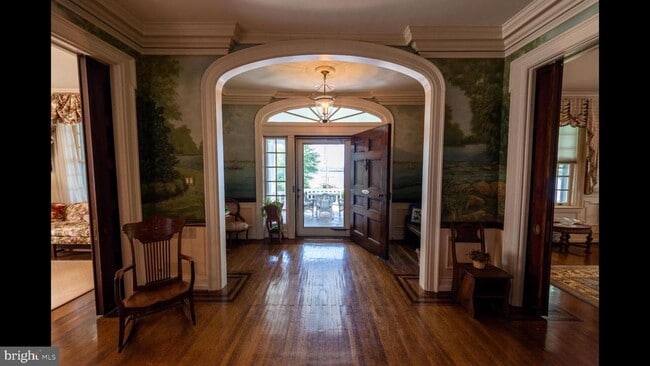 Photo - 605 Bank Ave