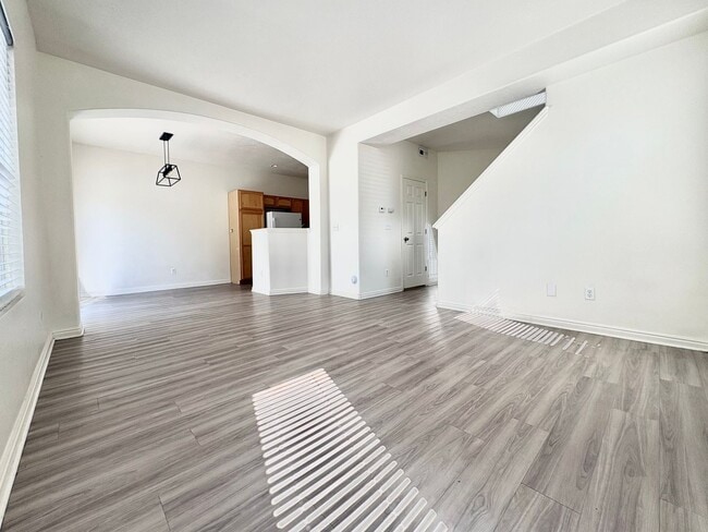 Photo - 1553 Vivante Way