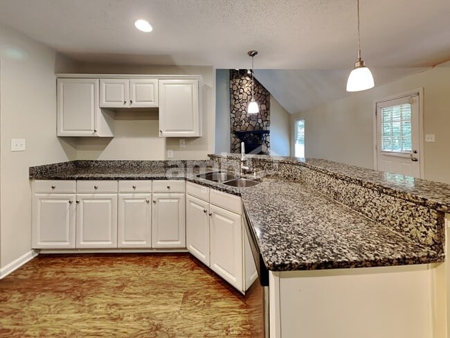 Photo - 581 Thornbush Ter