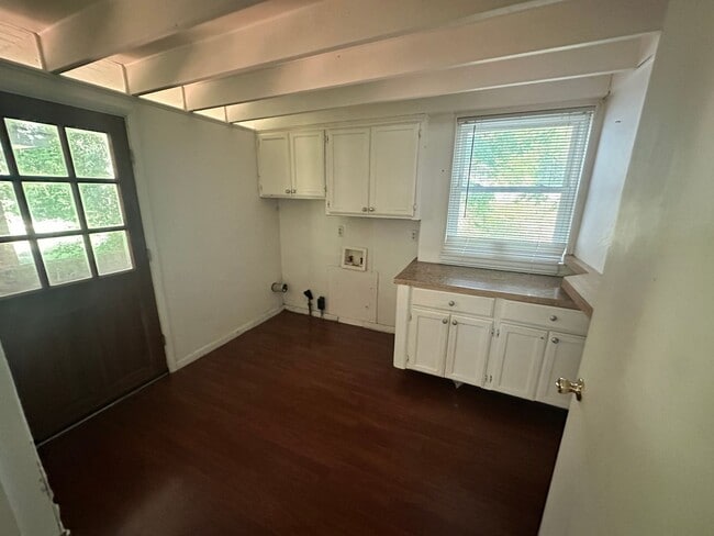 Photo - 511 Manor Dr