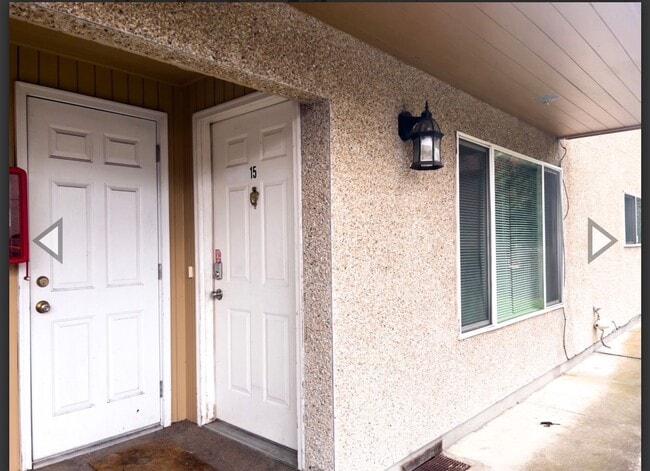 Building Photo - Downtown Issaquah 1 bedroom 1 bathroom unit