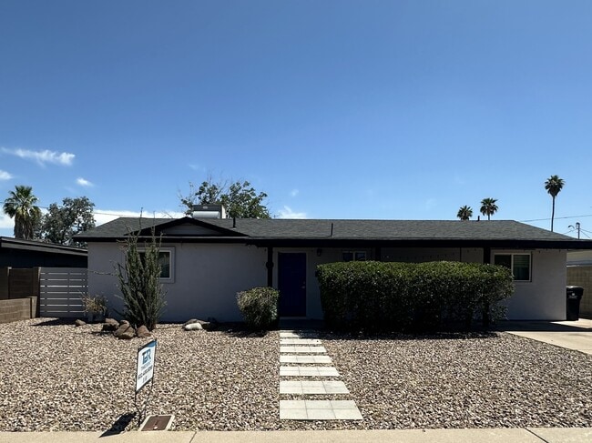Building Photo - 2315 E Marmora St