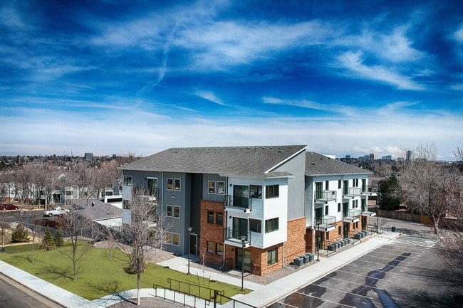 Villas at Holly | Centennial, Co. Apartments - Villas at Holly Rental