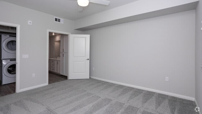 3BR, 2BA - 1139 SF
