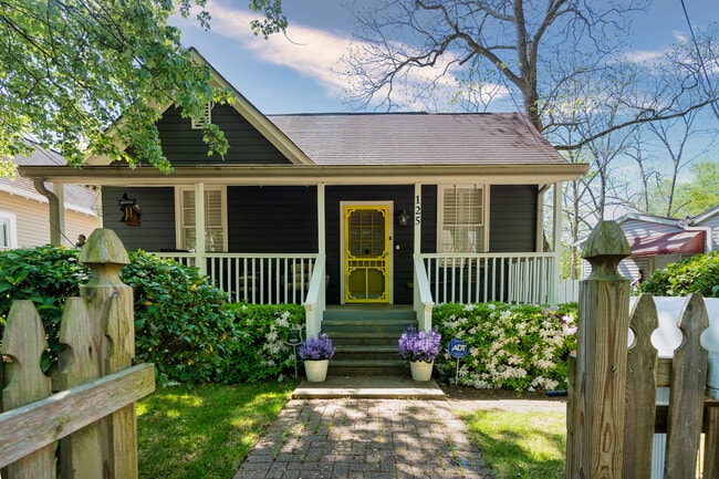 Building Photo - 125 Short St SE