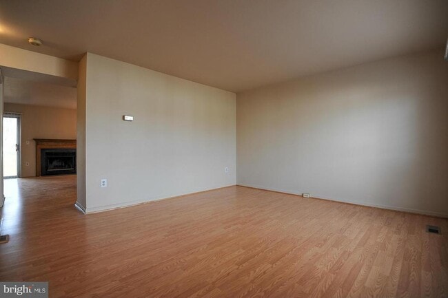 Photo - 128 Sulgrave Ct