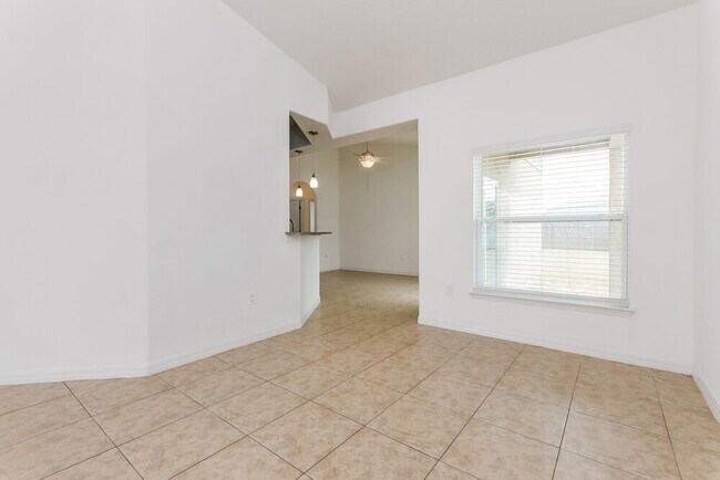Photo - 1143 Doncaster Ct